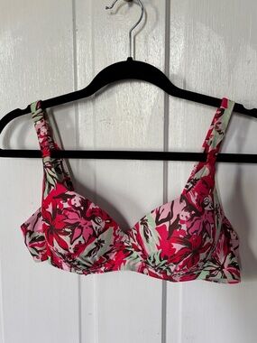 Twist-Front Bikini Swim Top - M